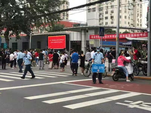 科技賦能城市管理 1100余個(gè)路側(cè)車位助力中考停車，智慧軟件精準(zhǔn)服務(wù)
